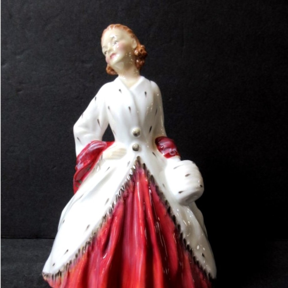 Royal Doulton figurine Ermine Coat HN1981 6-3/4" tall   Mint Condition
